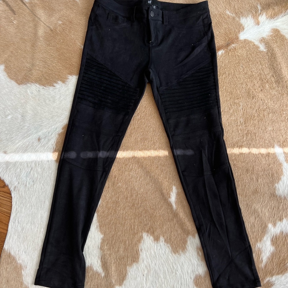 Suede black zip leggings.
